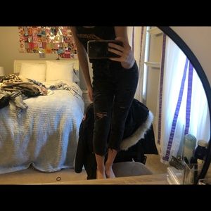 AMERICAN EAGLE HIGHWAISTED RIPPED JEANS